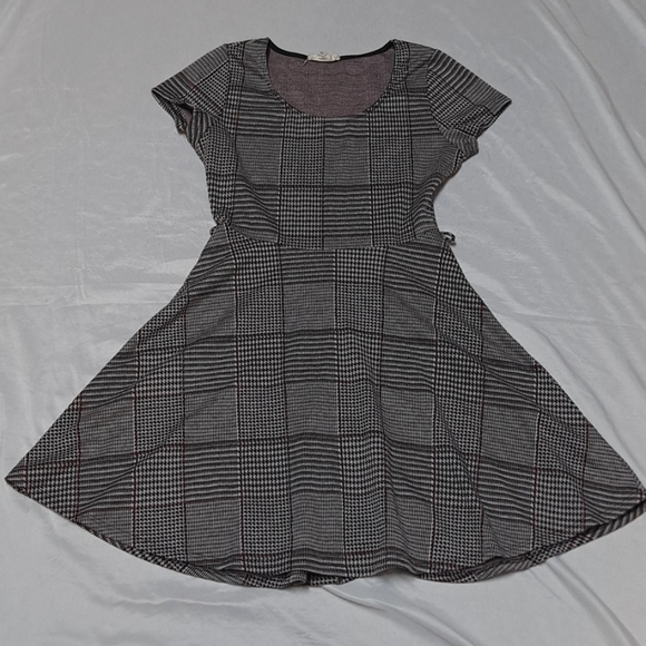 ♠️ Rolla Coster Houndstooth Academia Short Sleeve Fit and Flare Skater Dress - Picture 1 of 8